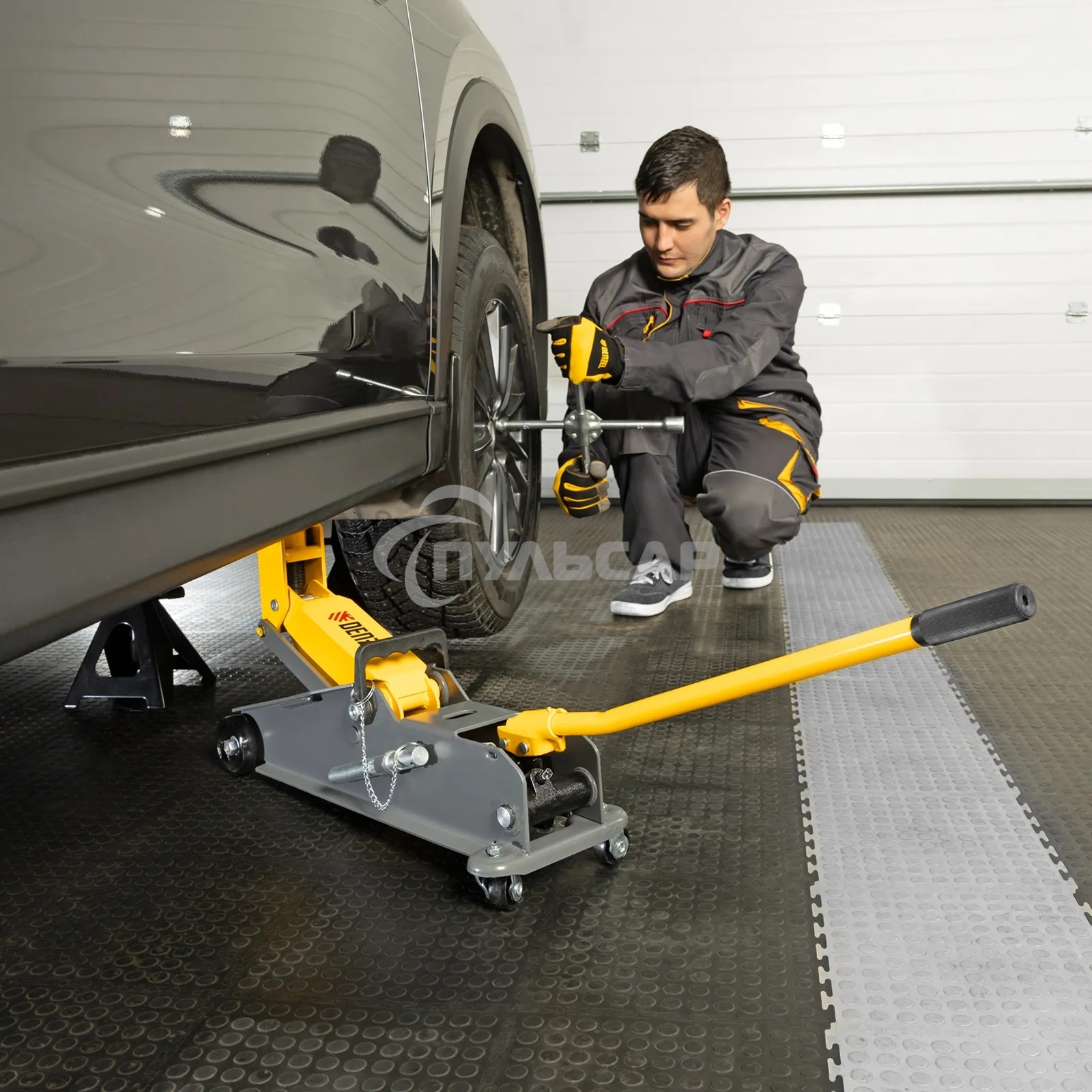 Домкрат гидравлический подкатной с фиксатором Denzel 3 т, 190-532 мм, SUV