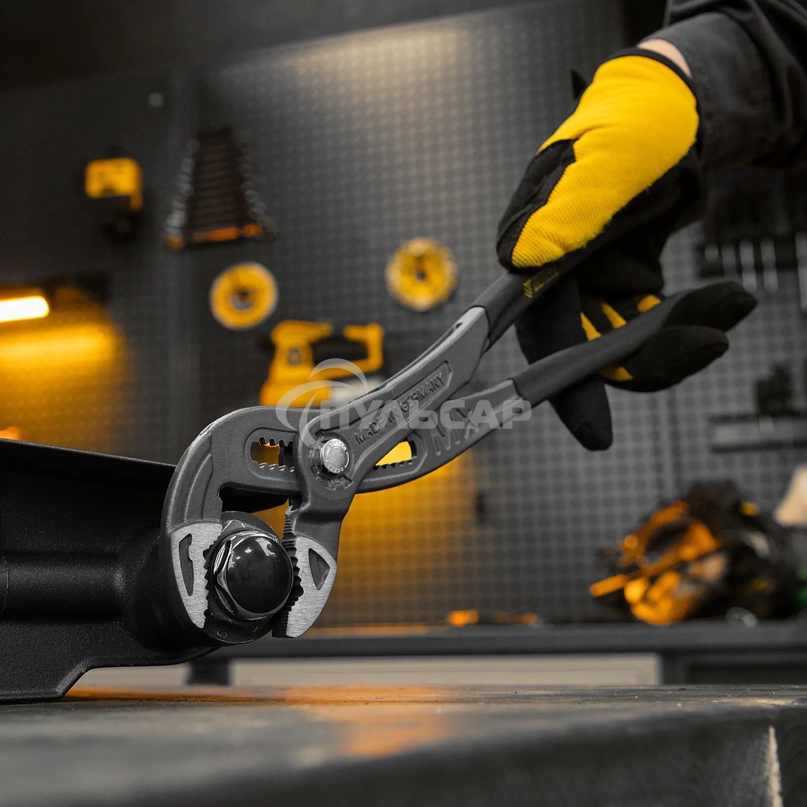 Клещи переставные Denzel кнопочный механизм, обливные рукоятки, 300 мм