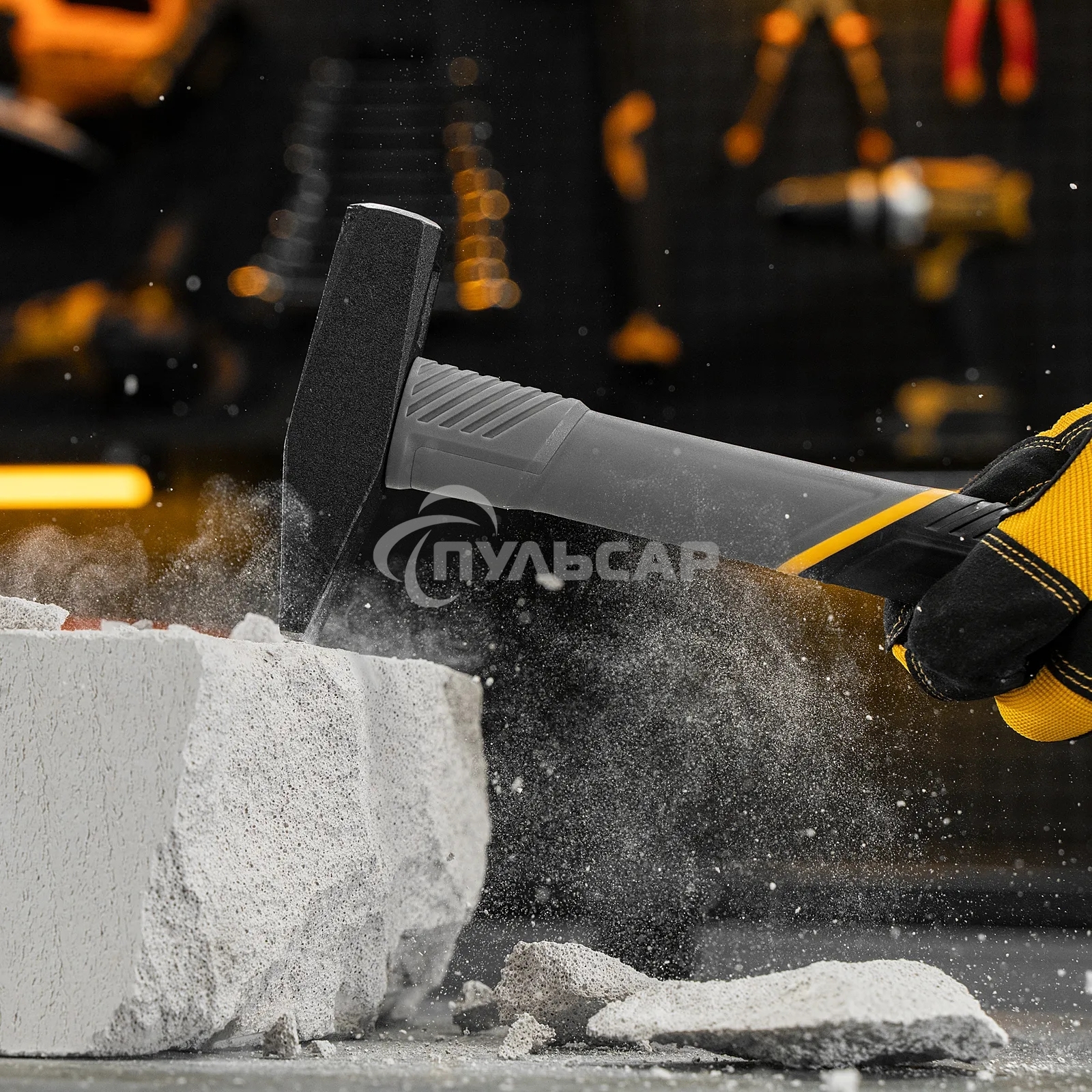 Молоток слесарный Denzel 400 г, кованый, фибергласовая рукоятка c TPR покрытием