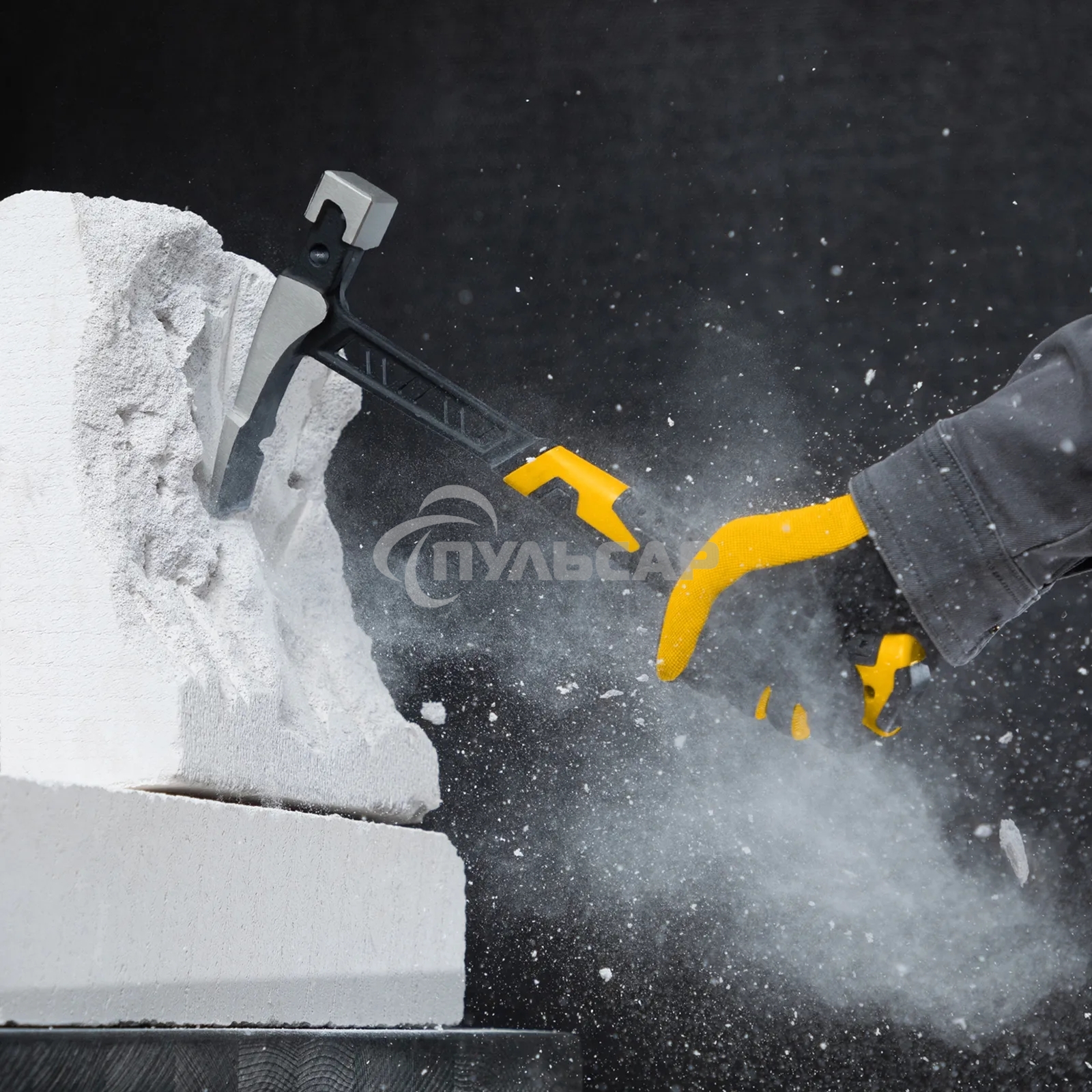 Молоток каменщика Denzel 680 г, цельнокованый, двухкомпонентная обрезиненная рукоятка