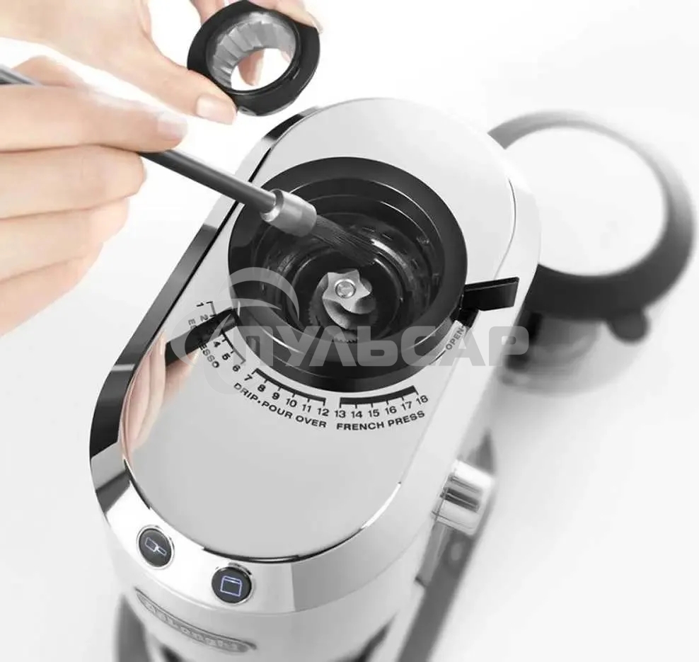 Кофемолка DeLonghi KG520.M