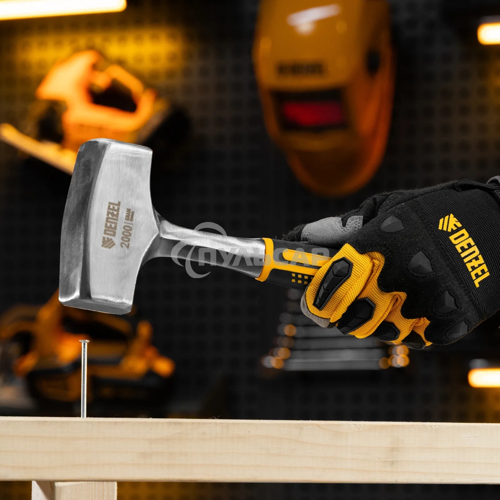 Кувалда Denzel 2 кг, цельнометаллическая, двухкомпонентная рукоятка