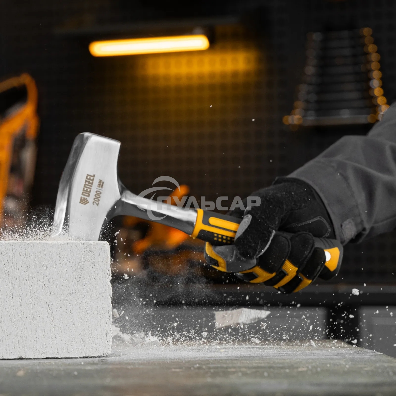 Кувалда Denzel 2 кг, цельнометаллическая, двухкомпонентная рукоятка