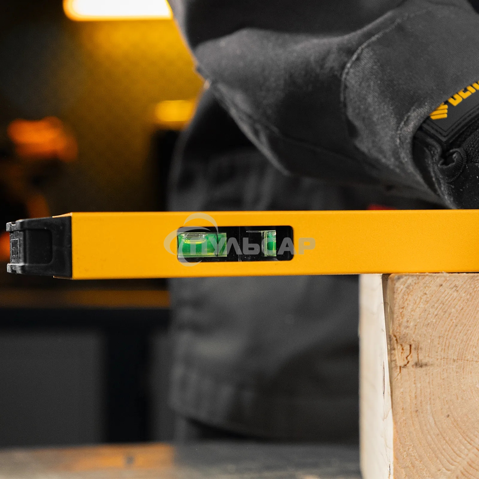 Уровень алюминиевый Denzel 33692 магнит., фрезерованный, 3 глазка (1 зеркал.), 0,5 мм/м, 800 мм