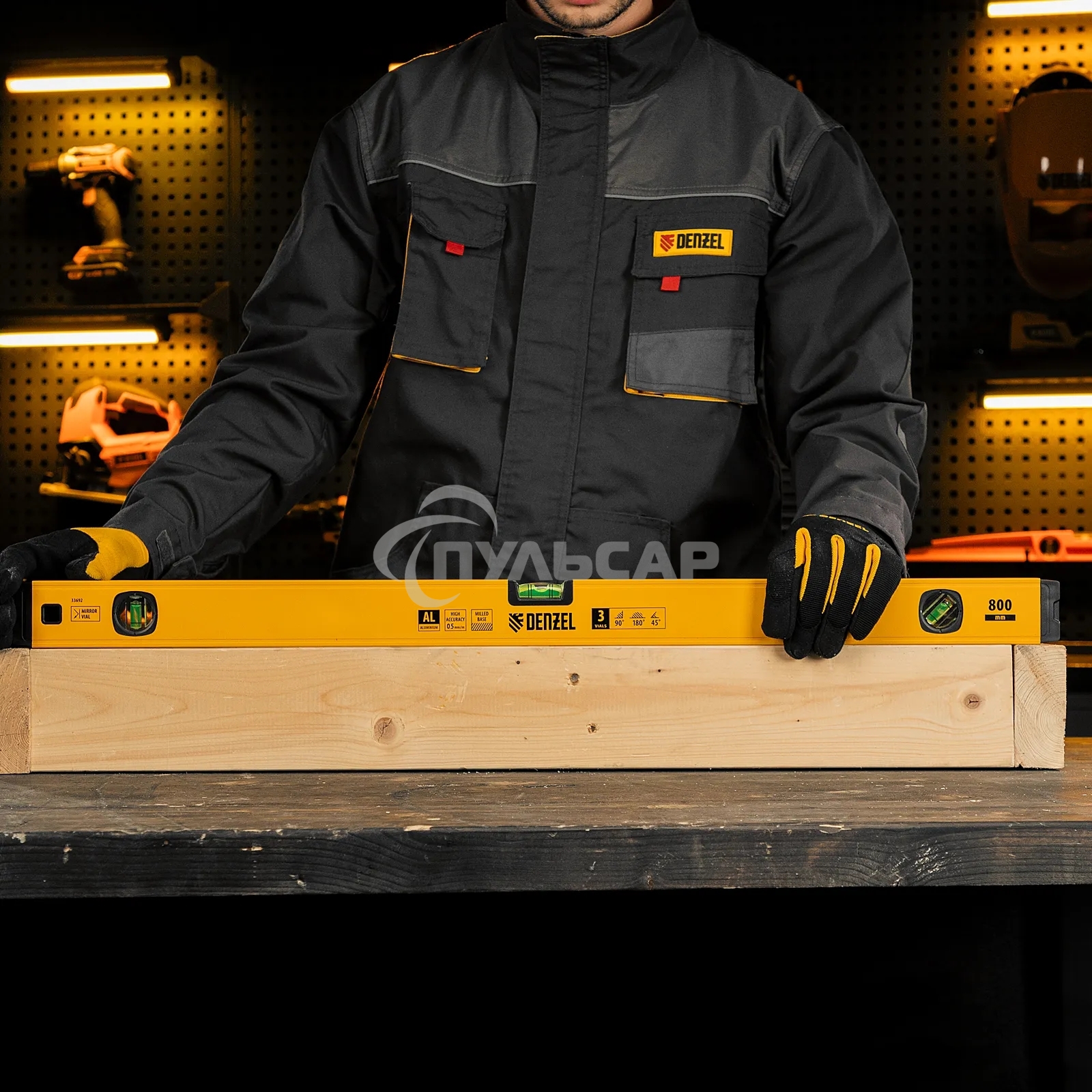 Уровень алюминиевый Denzel 33692 магнит., фрезерованный, 3 глазка (1 зеркал.), 0,5 мм/м, 800 мм