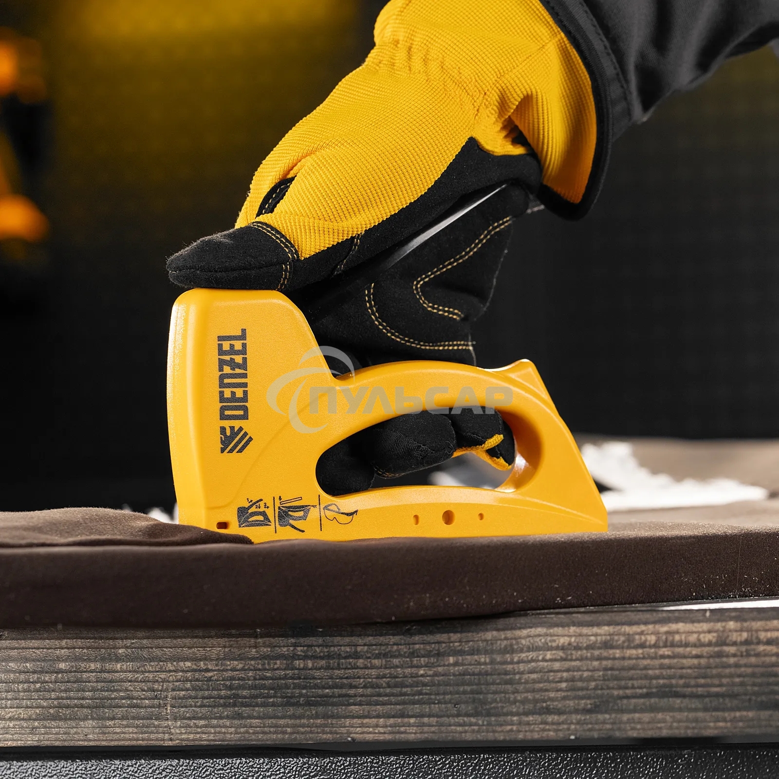 Степлер пластиковый Denzel скобы в комплекте, тип 53, 6-10 мм