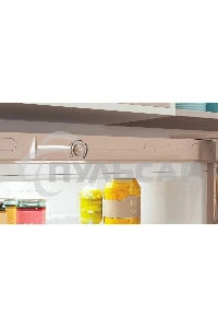 Холодильник Indesit ITR 4200 E бежевый двухкамерный 247/78л морозилка снизу