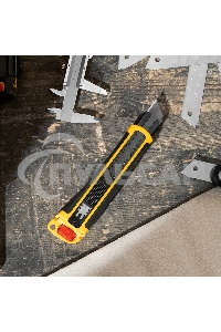 Нож Denzel 25 мм, сменное лезвие, SK4, корпус из ABS + TPR, торцевой зажим