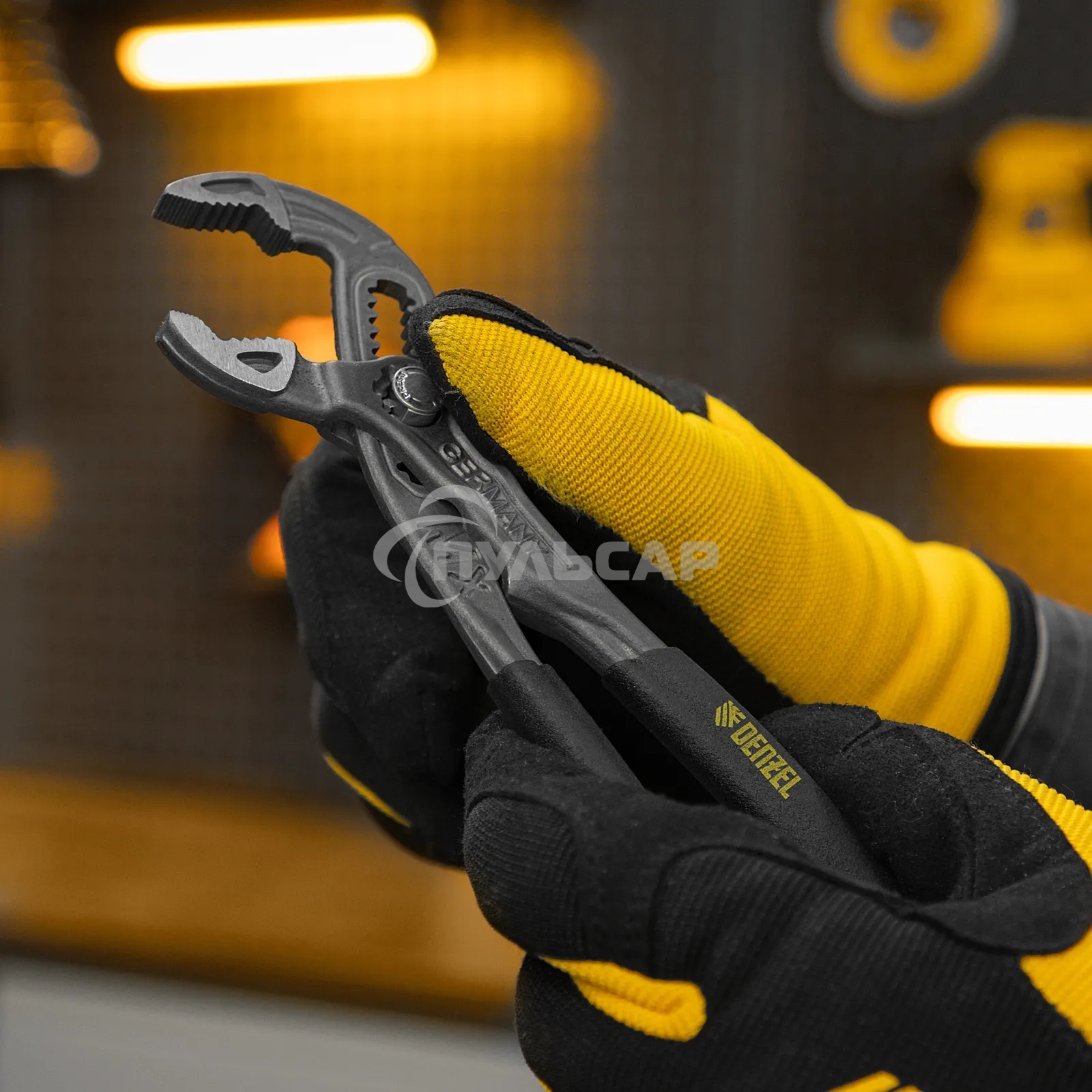 Клещи переставные Denzel кнопочный механизм, обливные рукоятки, 180 мм