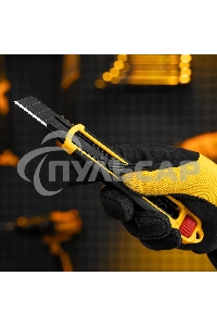 Нож Denzel 18 мм, сменное лезвие, SK4, корпус из ABS + TPR, торцевой зажим