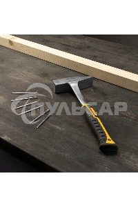 Молоток слесарный Denzel 800 г, цельнометаллический, двухкомпонентная рукоятка