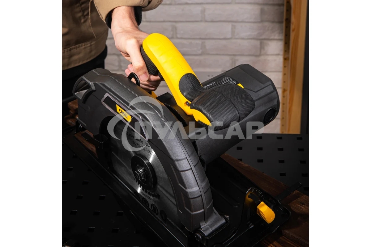 Циркулярная пила Deli DL-YJ235-E1 (2200Вт, 4200об/мин, диаметр диска 235мм)