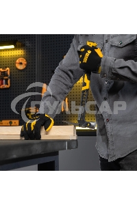 Молоток строительный Denzel 450 г, цельнокованый, боек с магнитом, двухкомп. обрезин. рук-ка