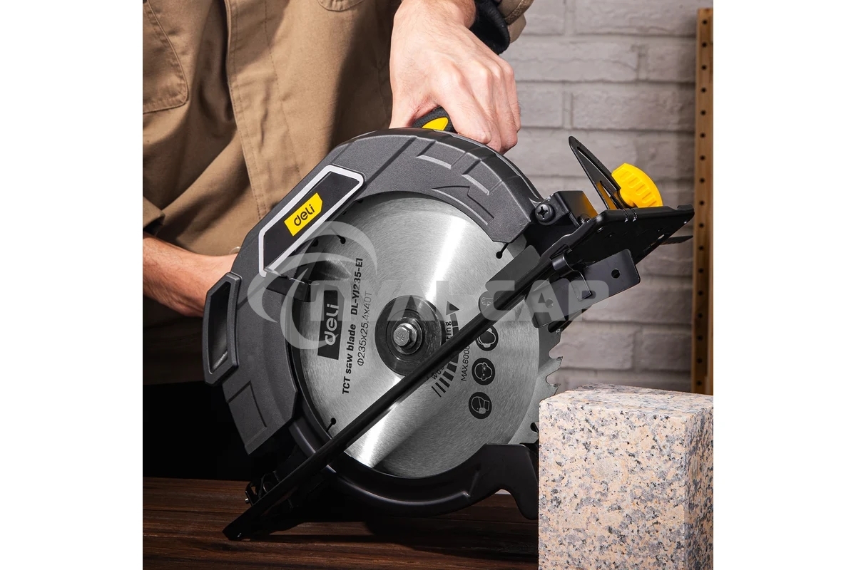 Циркулярная пила Deli DL-YJ235-E1 (2200Вт, 4200об/мин, диаметр диска 235мм)