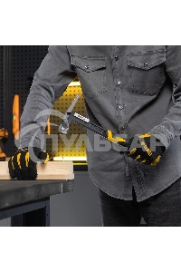 Молоток строительный Denzel 450 г, цельнокованый, боек с магнитом, двухкомп. обрезин. рук-ка