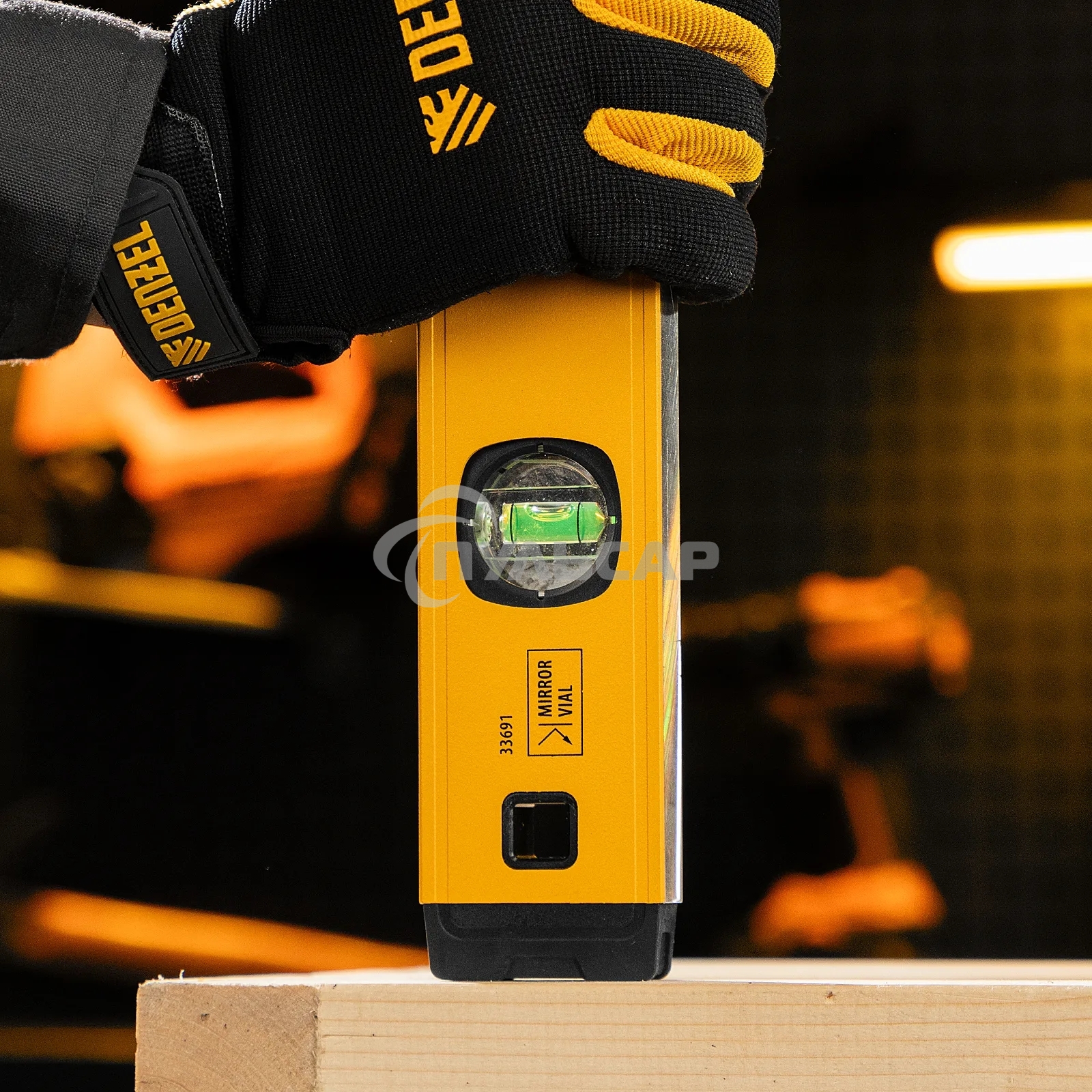 Уровень алюминиевый Denzel магнит., фрезерованный, 3 глазка (1 зеркал.), 0,5 мм/м, 600 мм