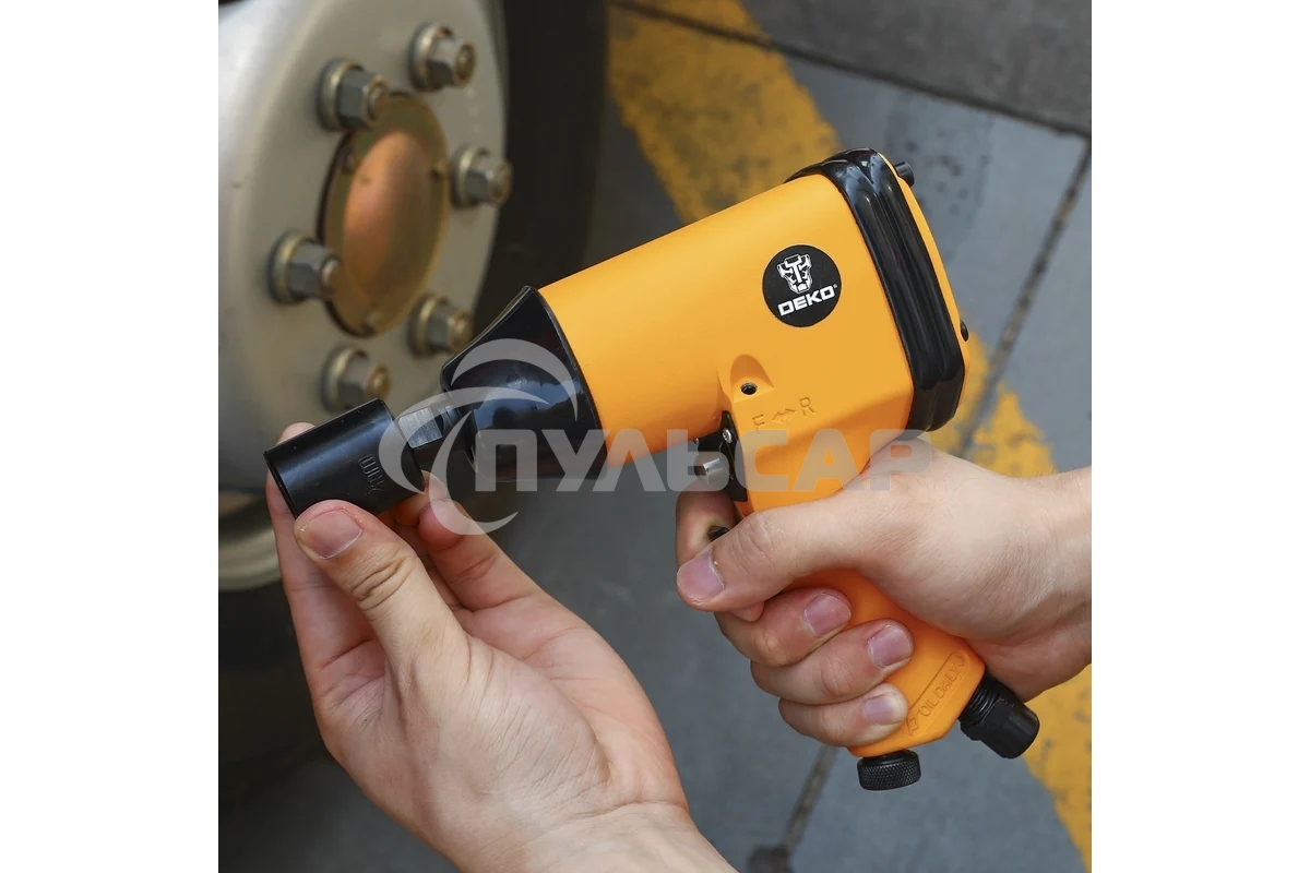 Гайковерт Deko DKPT01 SET 3 142л/мин красный/черный