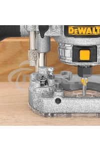 Фрезер DeWalt D26203. 900 Вт,16000-27000 об/мин,ход-55 мм