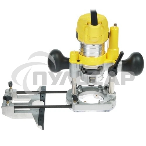 Фрезер DeWalt D26203. 900 Вт,16000-27000 об/мин,ход-55 мм