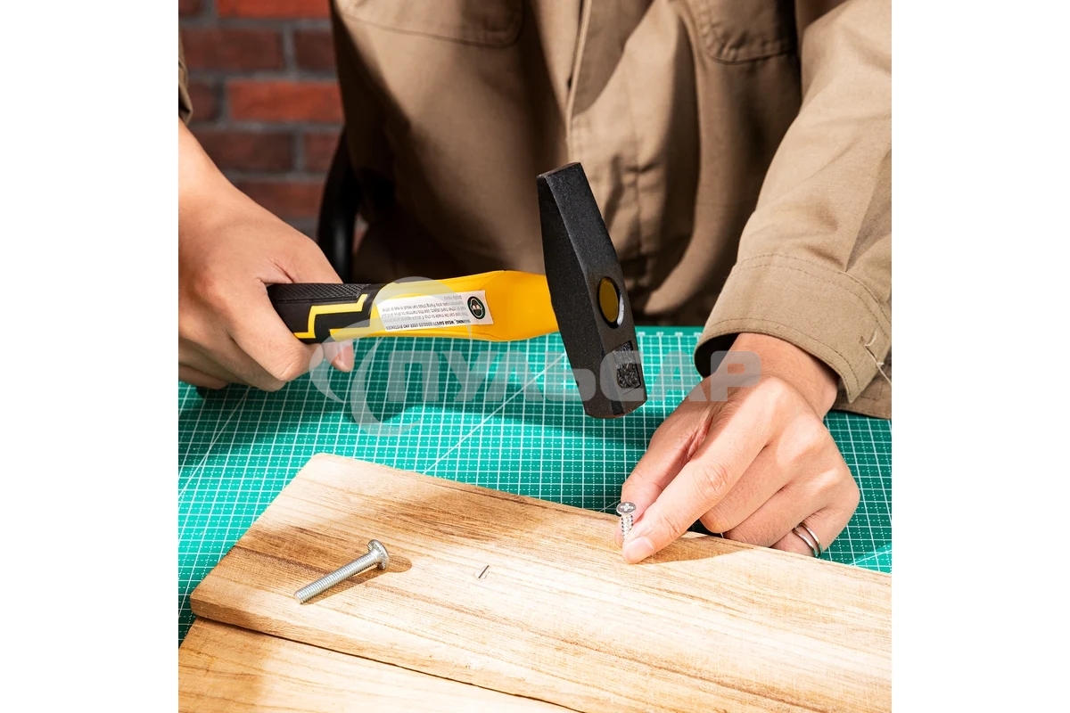 Молоток слесарный Deli DL442003 300 гр фибергласовая рукоять