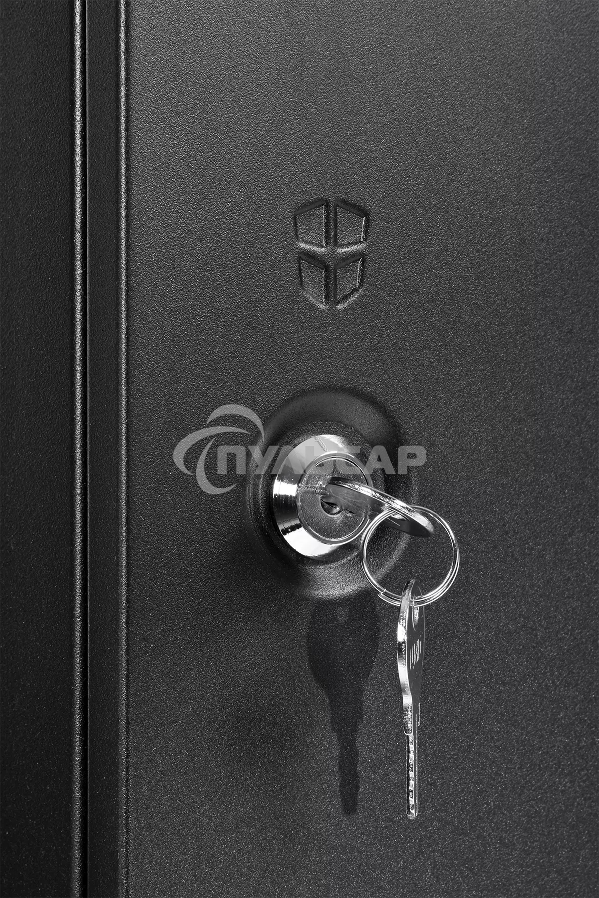 Шкаф телекоммуникационный настенный разборный ЦМО ЭКОНОМ 18U (600 520) дверь металл, черный