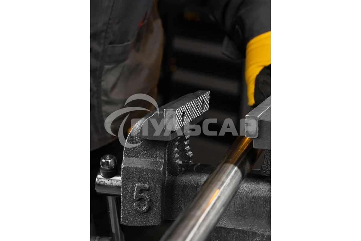 Тиски слесарные Denzel BVH-125, 125 мм, поворотные, стальная направляющая, с наковальней