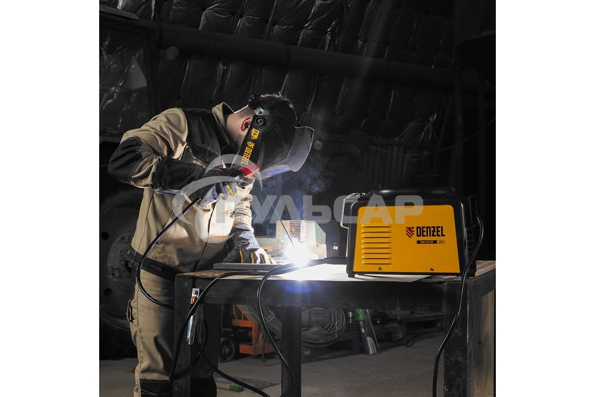Аппарат инвертор. дуговой сварки SDM-220 Top, 220 А, ПВ 60% кейс Denzel