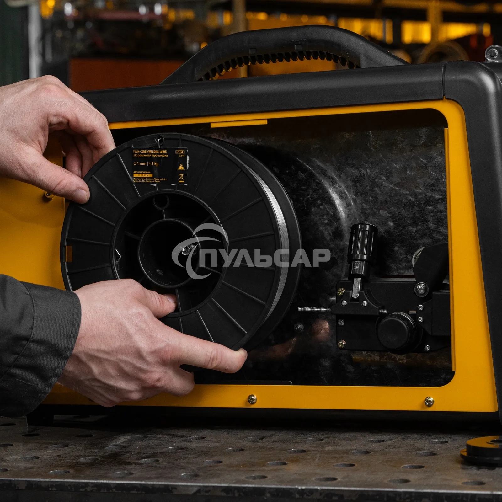 Порошковая проволока Denzel Е71TGS, диам. 1 мм, 4,5 кг, диам. катушки D200