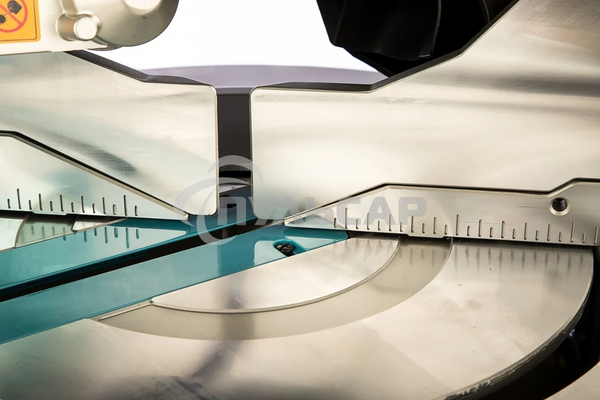 Пила торцовочная Makita LS1019L