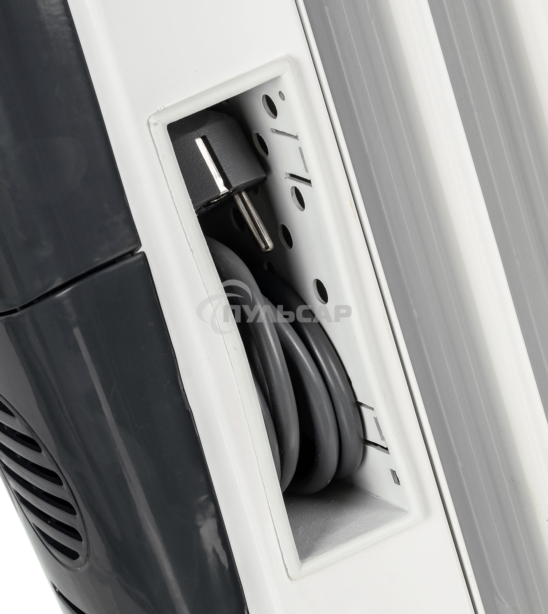 Обогреватель масляный Ballu Turbo BOH/TB- 09FH 2000 (9 секций) белый, 2000 Вт, 28 м2, термостат