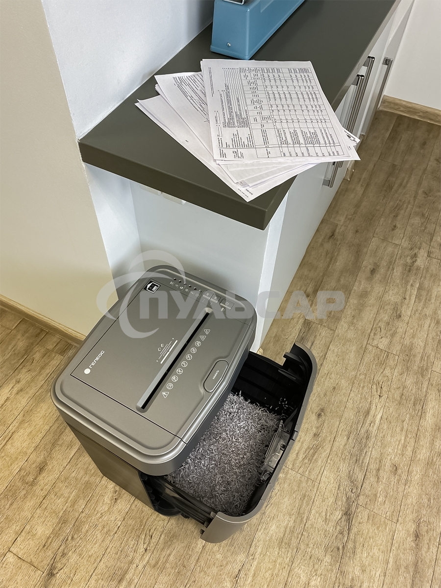 Шредер Heleos АП23-5 серый/серебристый с автоподачей (секр.P-5) фрагменты 145лист. 23лтр. скрепки скобы пл.карты