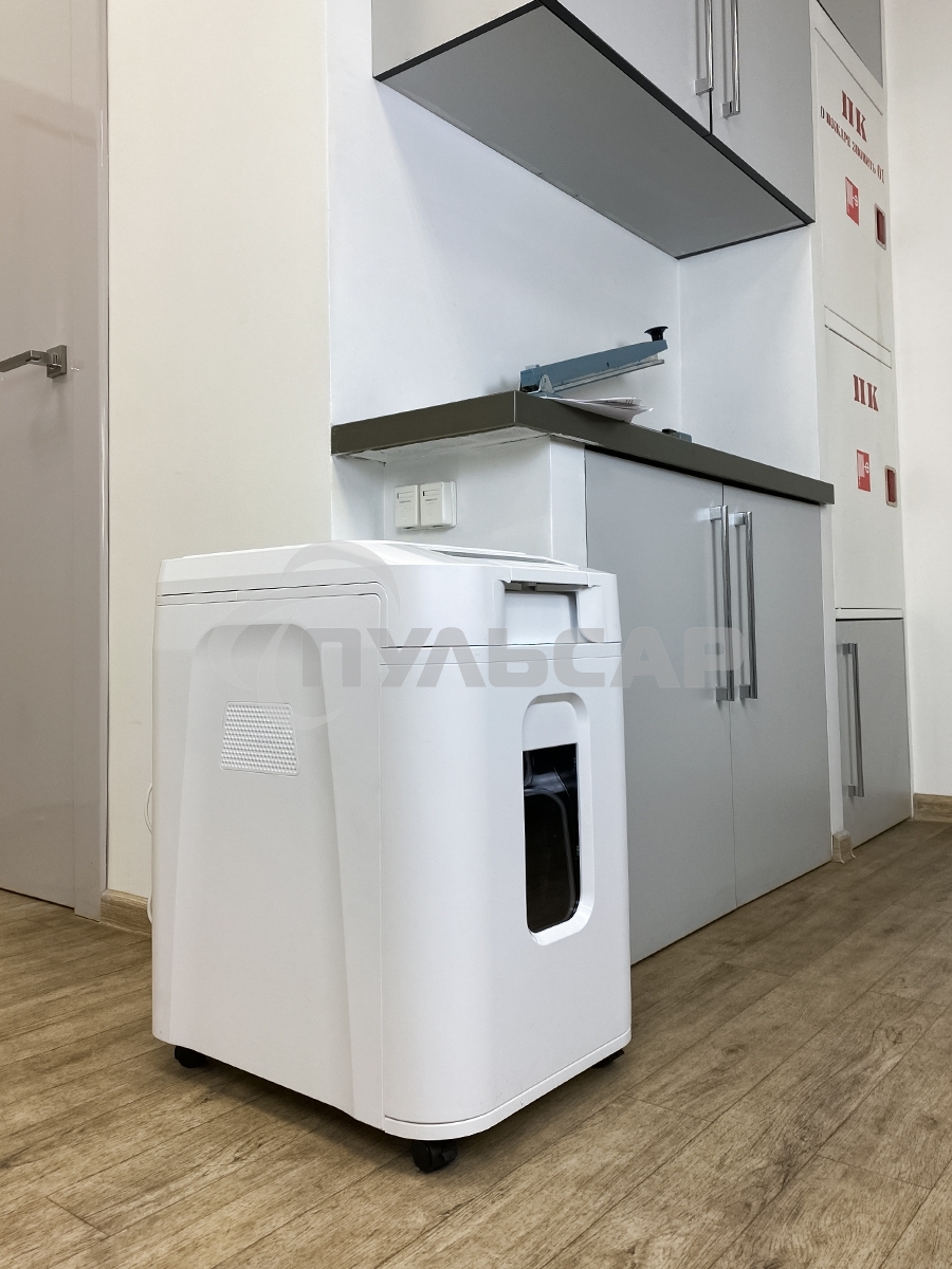 Шредер Heleos АП37-5 белый/белый с автоподачей (секр.P-5) фрагменты 220лист. 37лтр. скрепки скобы пл.карты