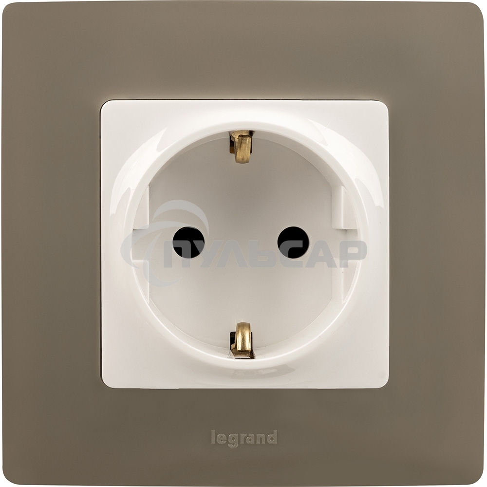 Механизм розетки 1-м СП Etika 2К+З 16А защ. шторки с заземл. винт. зажимы бел. Leg 672222