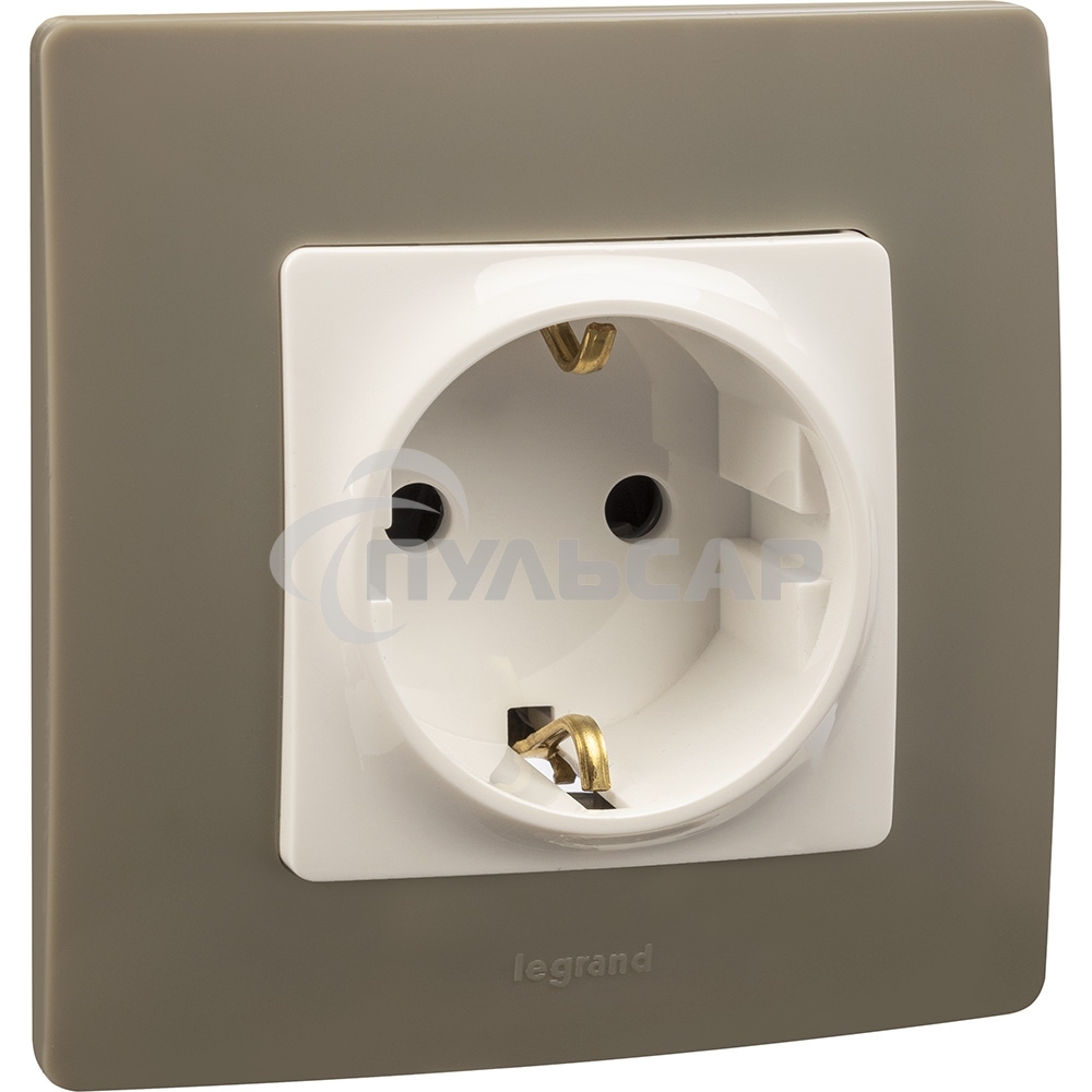 Механизм розетки 1-м СП Etika 2К+З 16А защ. шторки с заземл. винт. зажимы бел. Leg 672222