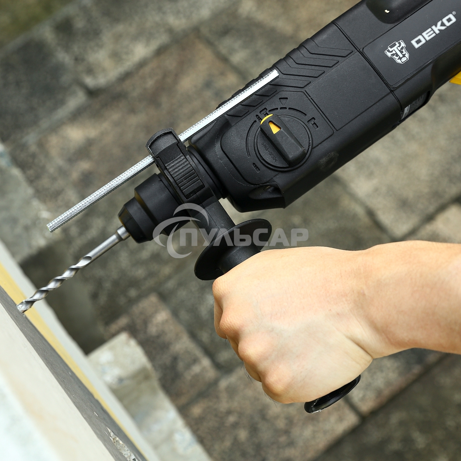 Перфоратор Deko DKH850W патрон:SDS-plus