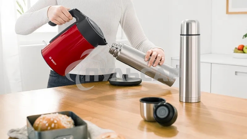 Чайник электрический Bosch TWK7L464, 1.7л, 2400 Вт., нерж.сталь, покрытая эмалью, красный,шкала уровня воды