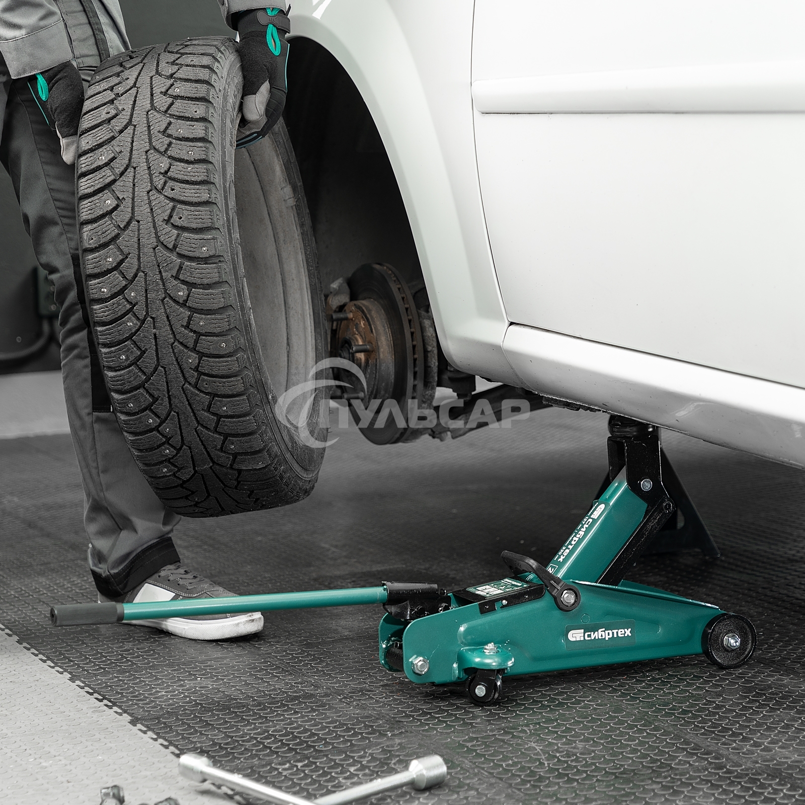 Домкрат гидравлический подкатной Сибртех 2т, 127-330 мм, в пласт. кейсе