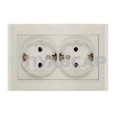 Розетка 2-м СП Бриллиант защ. шторки с заземл. сл. кость UNIVersal 7948769