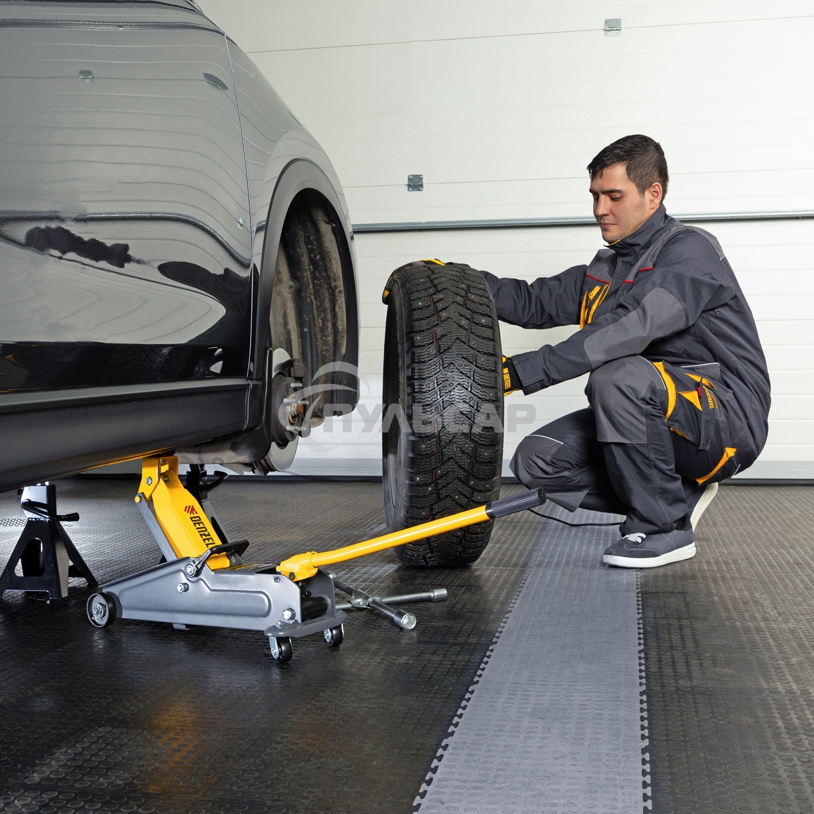 Домкрат гидравлический подкатной Denzel, 2 т, 135-385 мм 51230