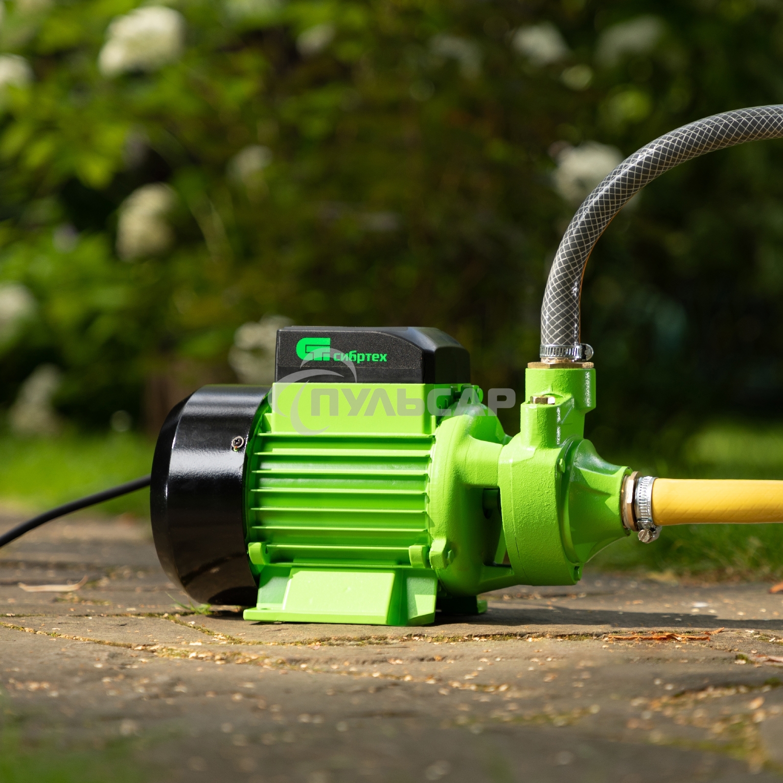 Садовый поверхностный насос СИБРТЕХ СПН700-Ч 700 Вт напор 50 м 3000 л/ч чугун 97243