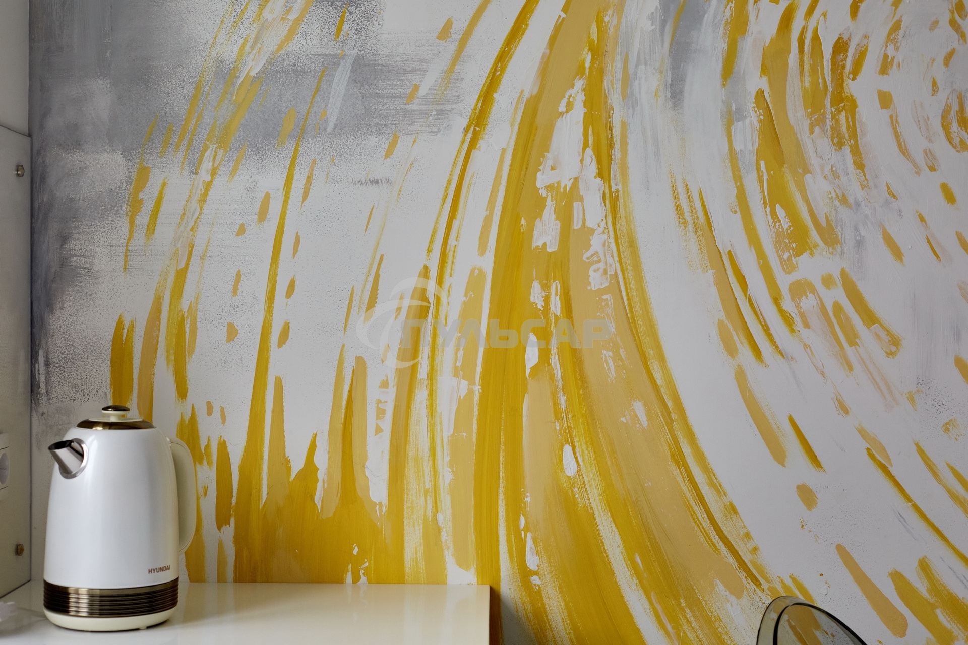 Чайник электрический Hyundai HYK-S4500 1.7л. 2200Вт жемчужный/золотистый (корпус: нержавеющая сталь/пластик)