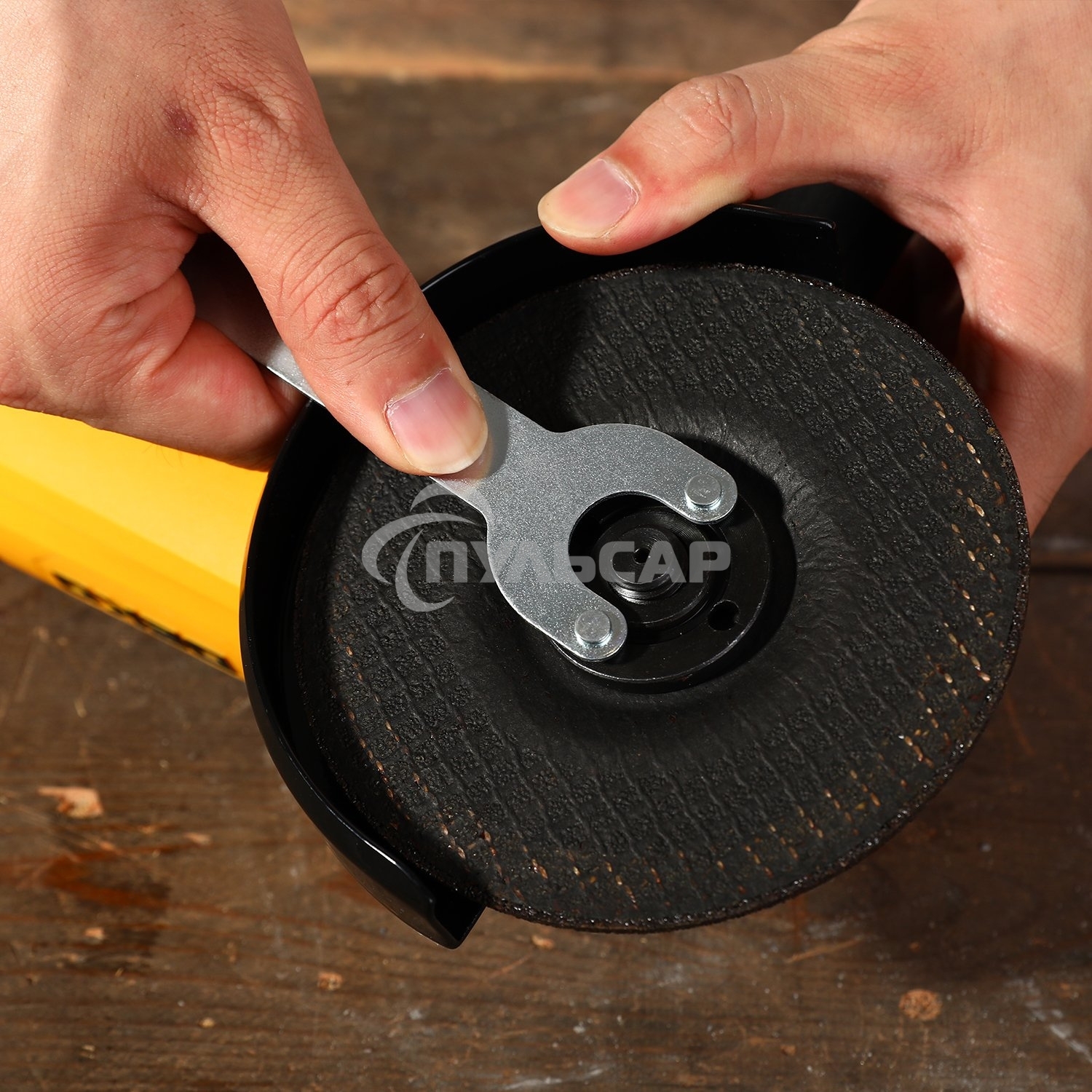 Углошлифовальная машина Deko DKAG1500 1500Вт 12000об/мин рез.шпин.:M14 d=125мм