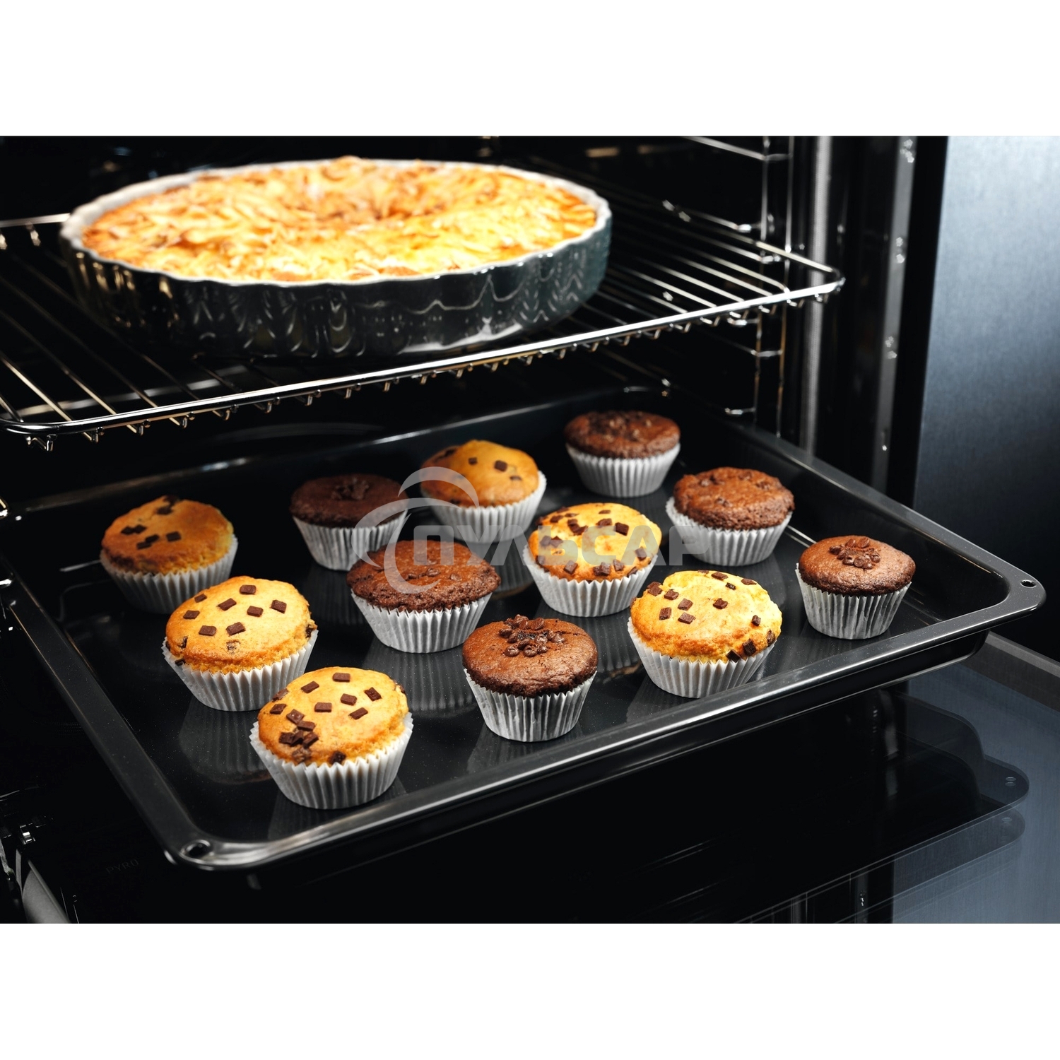 Электрический духовой шкаф Electrolux с кольцевым нагревательным элементом SurroundCook, основной цвет - нержавеющая сталь c Anti Finger Print, утапливаемые переключатели, таймер отключения, отложенный старт, будильник, хромированные направляющие из нержа