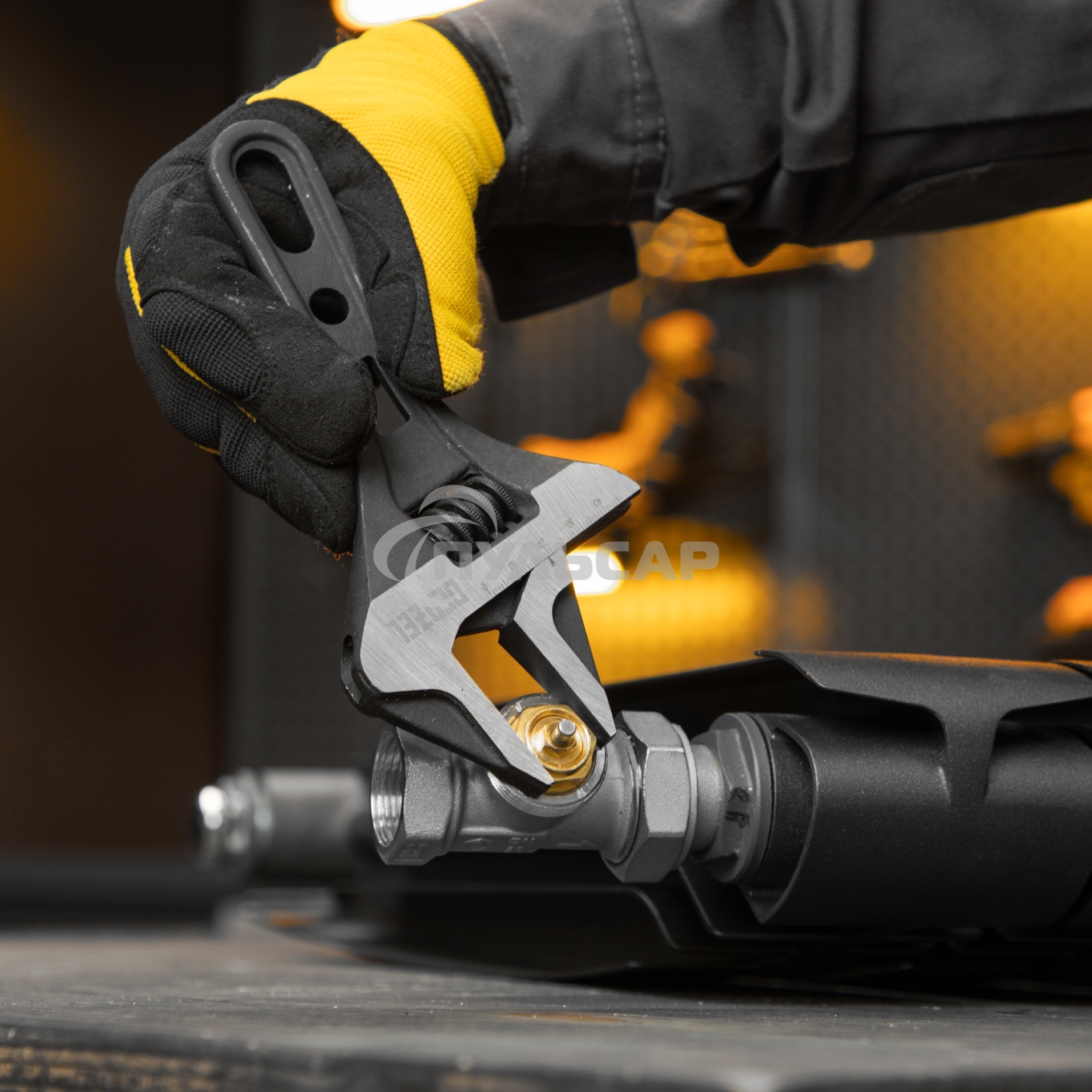 Ключ разводной 185 мм, CrV, кованый, укороченная рукоятка Denzel