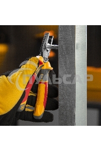 Плоскогубцы комбинированные, диэлектрические трехкомпонентные рукоятки до 1000 В, 165 мм Denzel