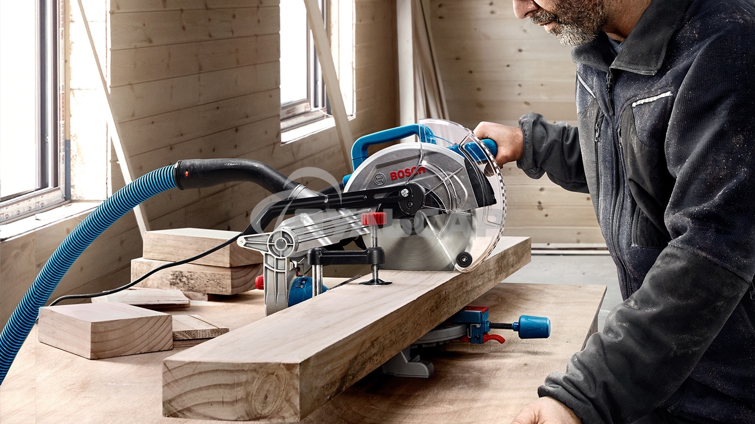 Торцовочная пила Bosch GCM 216