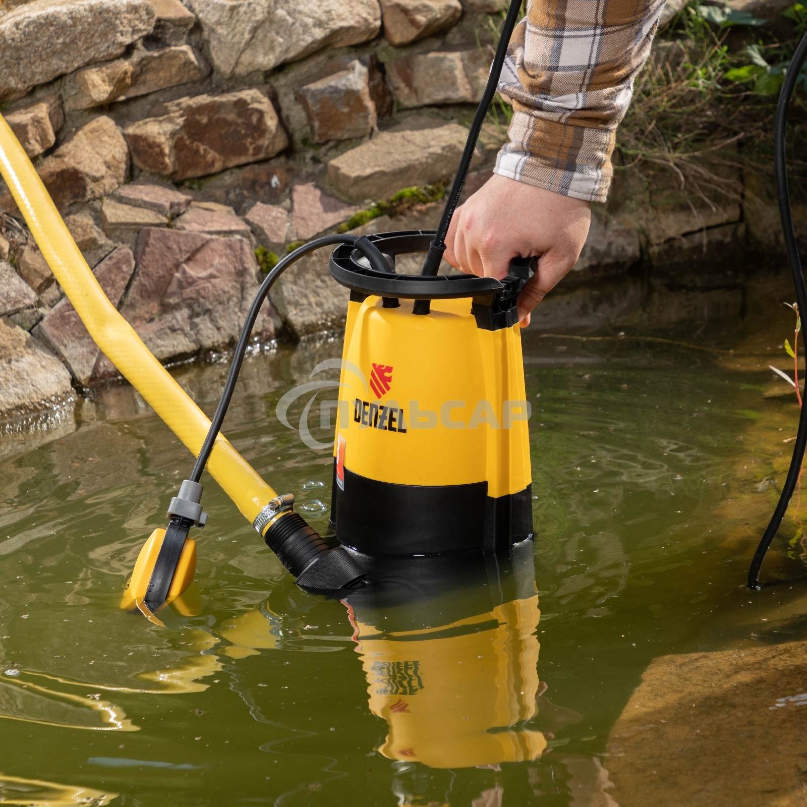 Дренажный насос для чистой и грязной воды DP-900S, 900 Вт, напор 9 м, 18000 л/ч Denzel