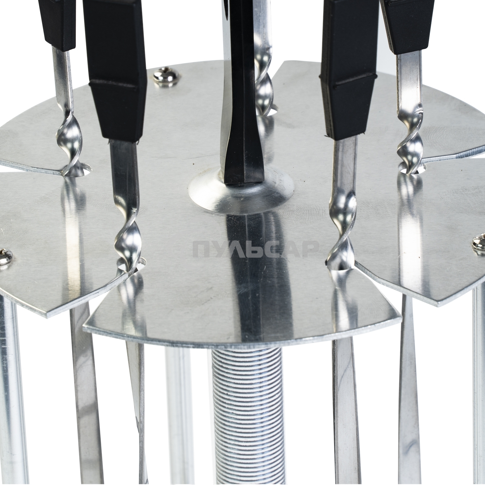 Электрошашлычница Galaxy Line GL 2610, серый, 1000 Вт, 5 шампуров из высококачественной нержавеющей стали, автоматическое вращение шампуров на 360°, долговечный керамический нагревательный элемент, защитный кожух из пищевого алюминия