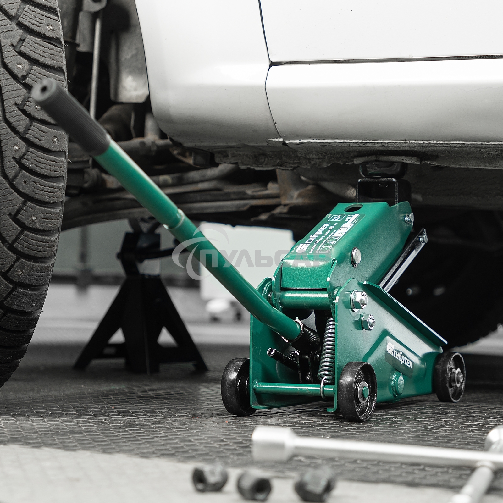 Домкрат гидравлический подкатной Сибртех 2,5 т, 148-387мм