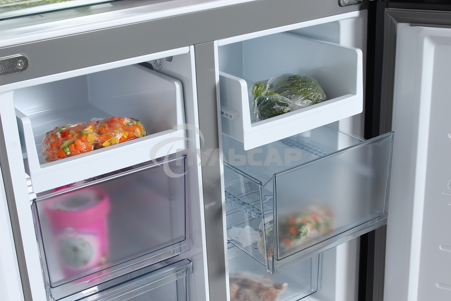 Холодильник Hyundai CM5005F черное трехкамерный 310/156л морозилка сбоку, Total No Frost, Side by Side